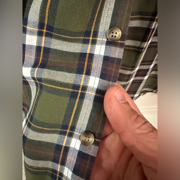 EUC J. Peterman 100% cotton flannel/plaid shirt in beautiful olive green pattern - Picture 6 of 6